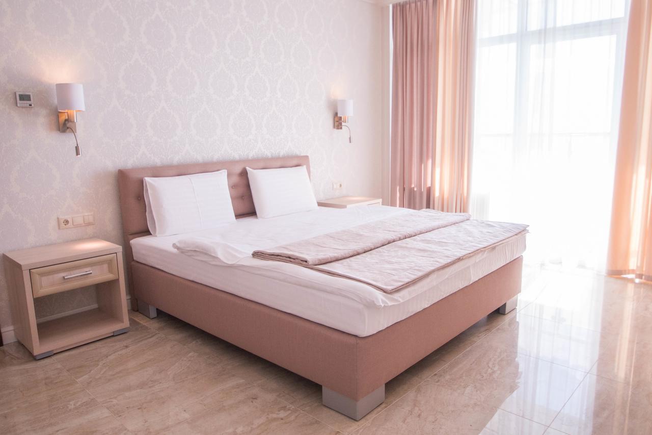 Hotel Cheluskintsev Gagra Exterior photo